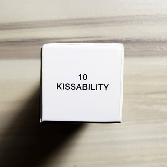 *SOLD* New Marc Jacobs Coconut Lip Oil - Picture 4 of 4